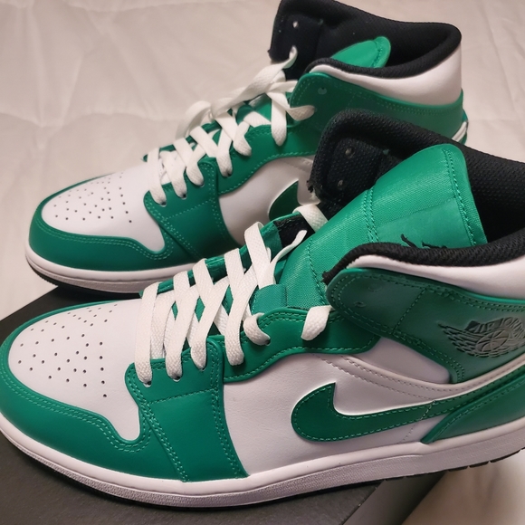 COPY - Air jordan 1 Mid - Picture 2 of 4